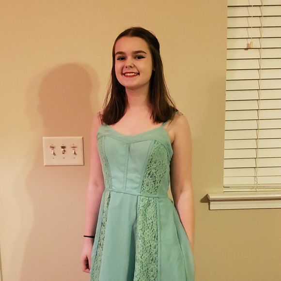 Meet your Posher, Abbey - Picture 1 of 1